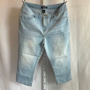 d. jeans Women's Light Wash Cropped Jeans